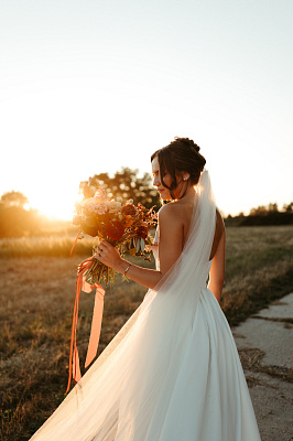 Podzimní svatba plná jiřin